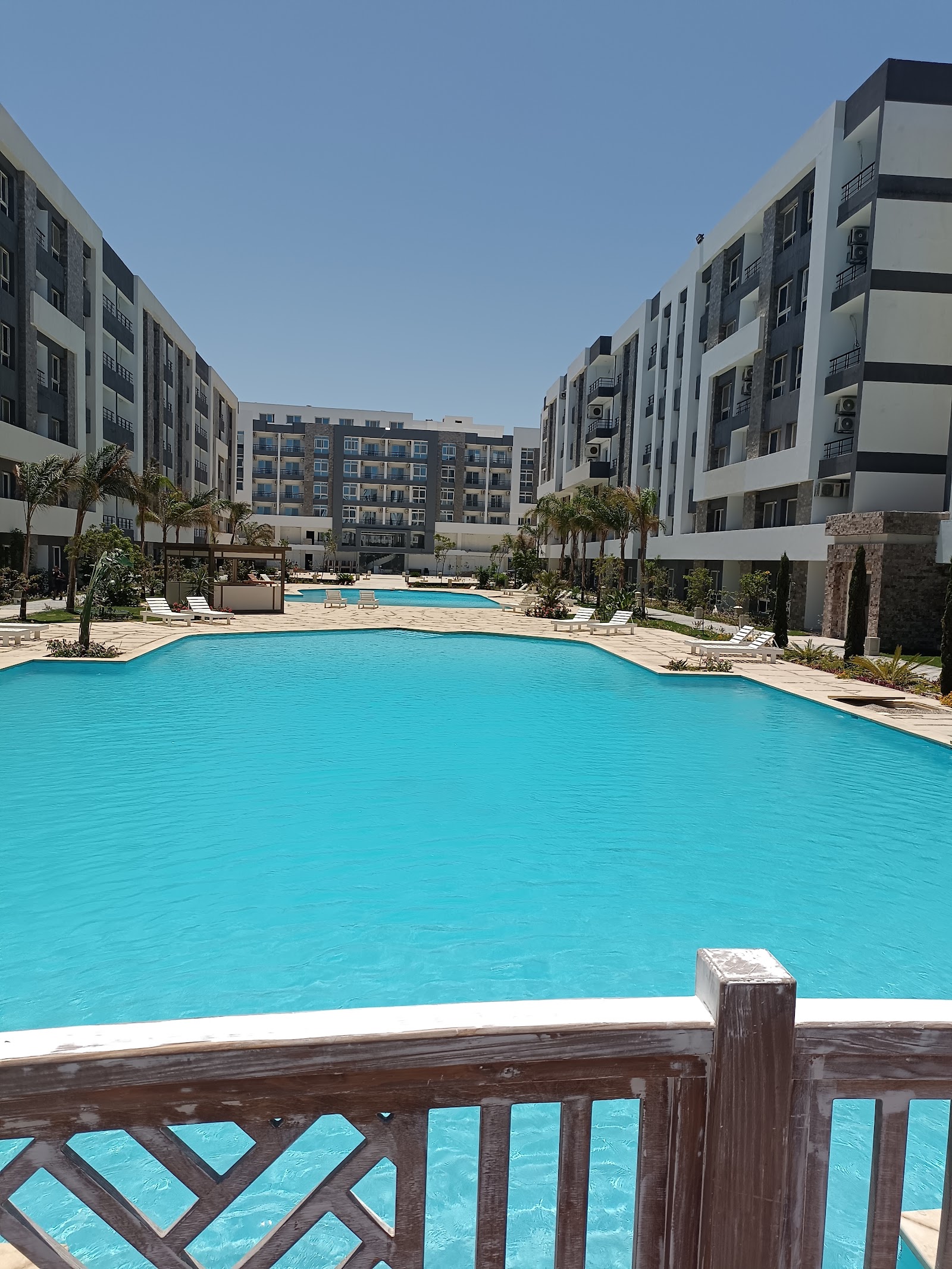 فنادير باي أكوا بارك